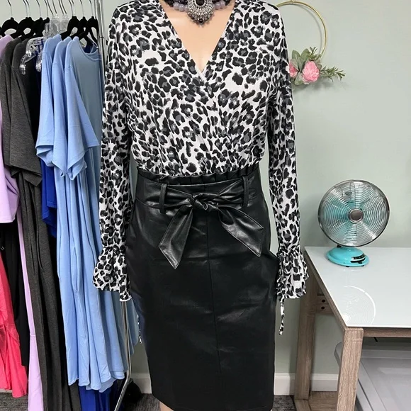 Leopard Print Wrap Top - Picture 3 of 3